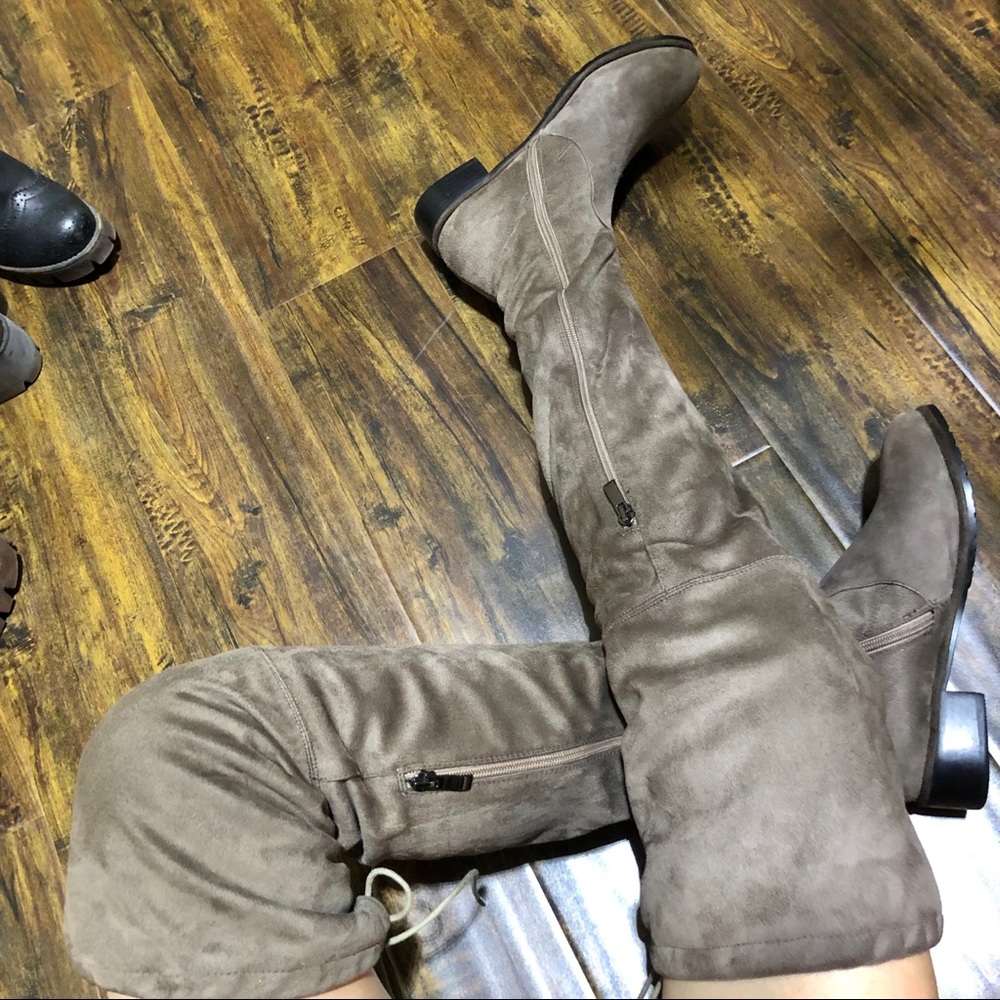 The Same Style With Stuart Weitzman - image 5